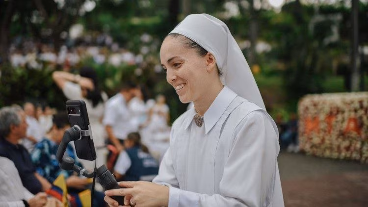 Equador: com uma broca de dentista e um celular a serviço de Deus - Jornal O São Paulo