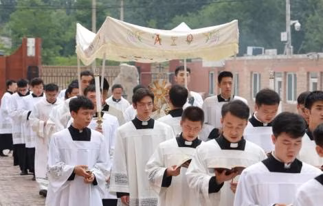 China: Procissões acontecem em todo país na festa de Corpus Christi - Jornal O São Paulo