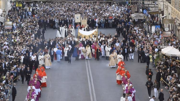Papa: A Eucaristia ‘nos ensina a oferecer o pouco que temos e a render graças’ - Jornal O São Paulo