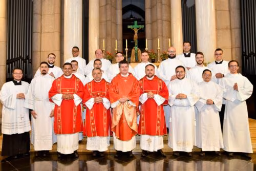 Seminaristas partem em missão para anunciar o Evangelho de Cristo a toda a cidade - Jornal O São Paulo