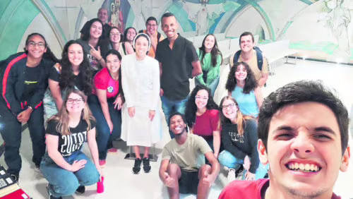 Irmã Caroline Santos fala sobre sua felicidade em ser religiosa consagrada - Jornal O São Paulo