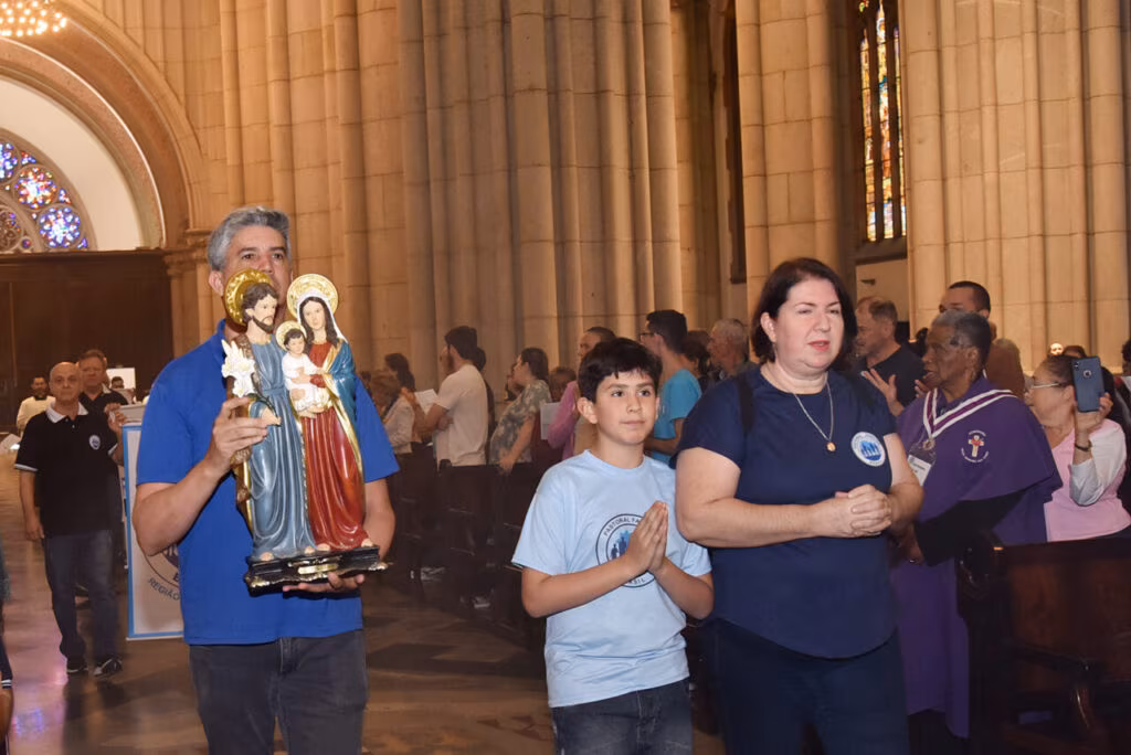 Dom Rogério Augusto das Neves enfatiza que a família é ambiente de oração e de mútuo cuidado - Jornal O São Paulo