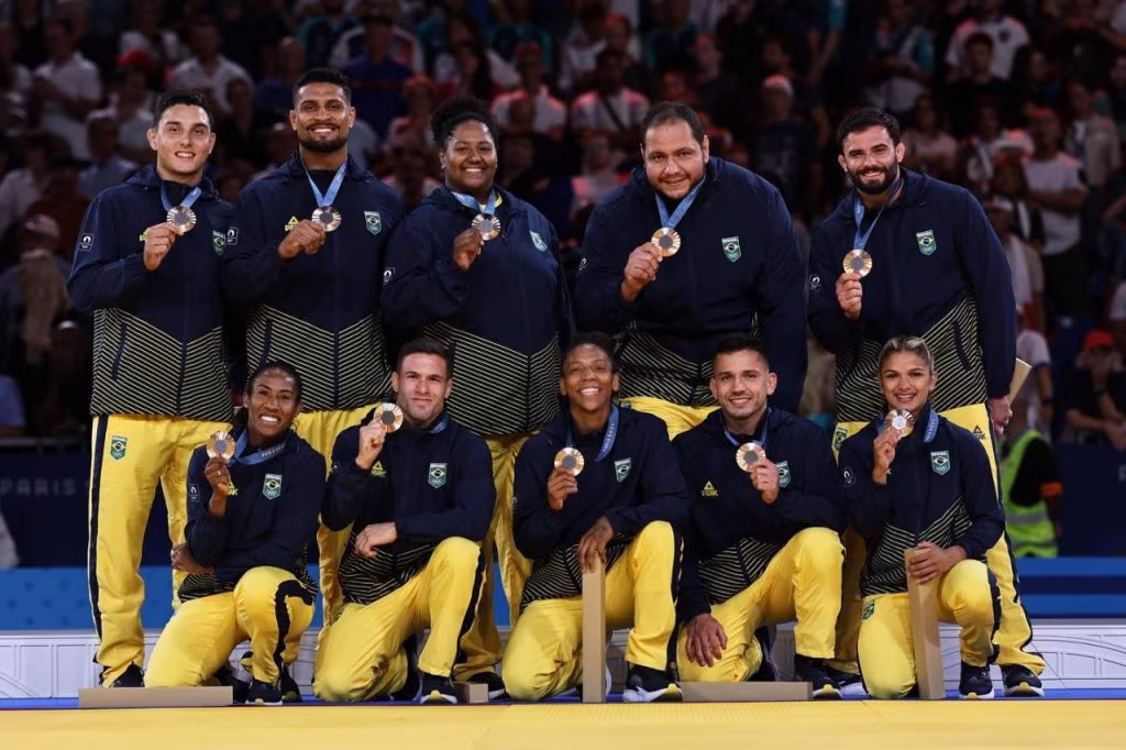 Brasil conquista o bronze por equipes e termina a olimpíada com 4 medalhas no judô - Jornal O São Paulo