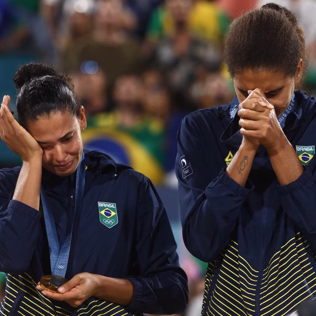 Aos pés da Torre Eiffel, Duda e Ana Patrícia realizam o sonho dourado em Paris - Jornal O São Paulo