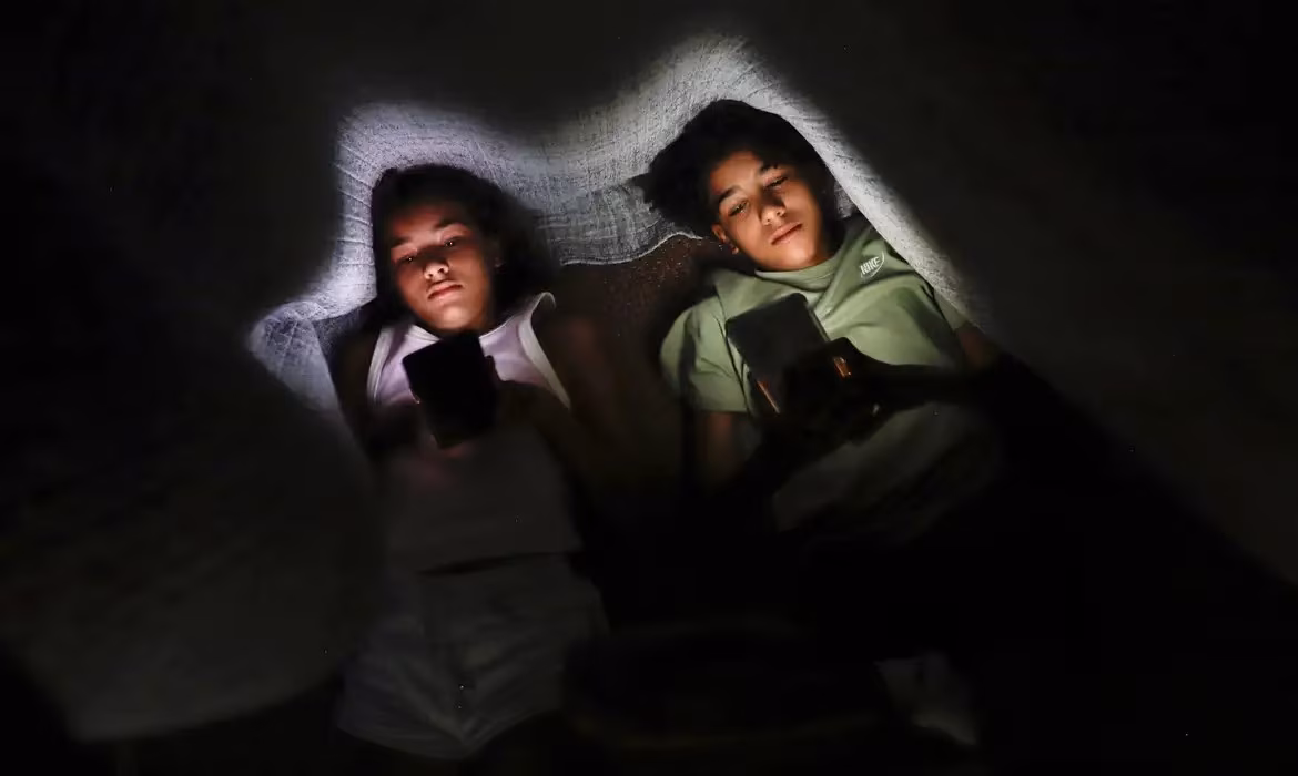 Uma a cada três crianças tem perfil aberto em redes, alerta pesquisa - Jornal O São Paulo