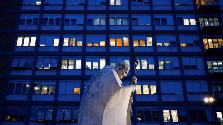 Papa tem condição estável de saúde, mas quadro clínico ainda é complexo - Jornal O São Paulo