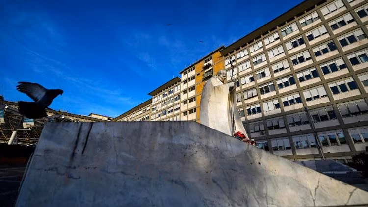 Saúde do Papa continua a ter boa evolução, mas não há previsão de alta - Jornal O São Paulo