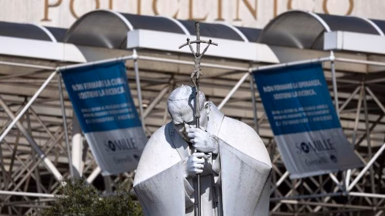 Papa tem leve melhora ‘nos índices inflamatórios’ e está clinicamente estável - Jornal O São Paulo