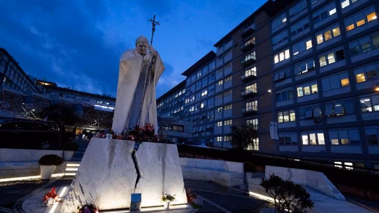 Papa se mantém em condição estável de saúde - Jornal O São Paulo