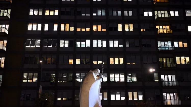 Apesar de crítica, a condição de saúde do Papa permanece estável - Jornal O São Paulo