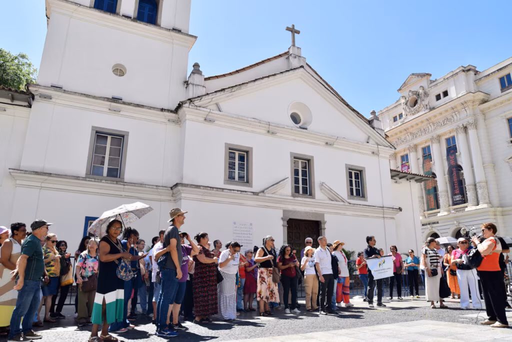 Animados na esperança, membros da RCC peregrinam à Catedral da Sé - Jornal O São Paulo