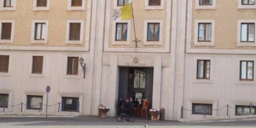 Papa mantém condição estável de saúde e tem ritmo moderado de trabalho - Jornal O São Paulo