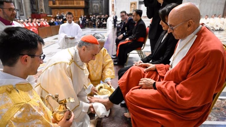 Designado pelo Papa, Cardeal Gambetti preside a Missa da Ceia do Senhor na Basílica de São Pedro - Jornal O São Paulo