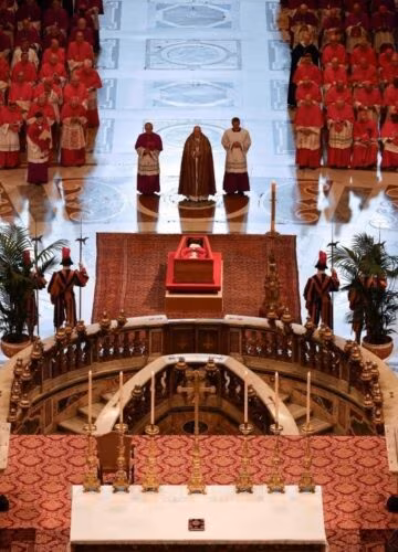 Começa o funeral do Papa Francisco - Jornal O São Paulo