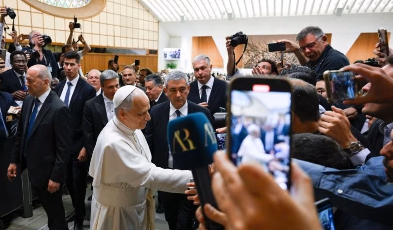 Papa Leão XIV agradece aos jornalistas pelo “serviço à verdade”