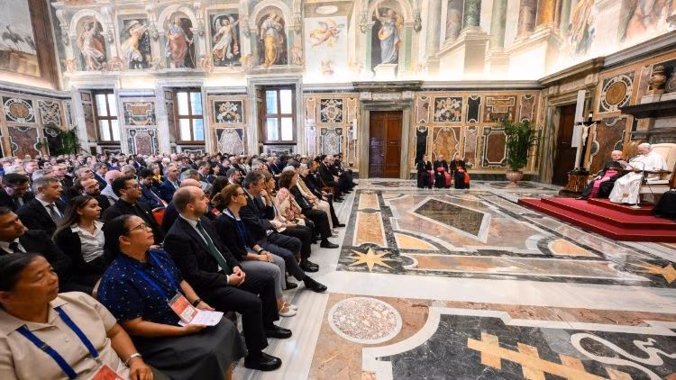 Leão XIV tem audiência com moderadores, responsáveis internacionais e delegados das agregações eclesiais - Jornal O São Paulo