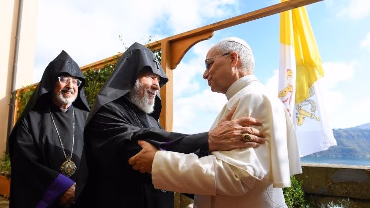 Leão XIV recebe em audiência Karekin II, líder da Igreja Apostólica Armênia - Jornal O São Paulo