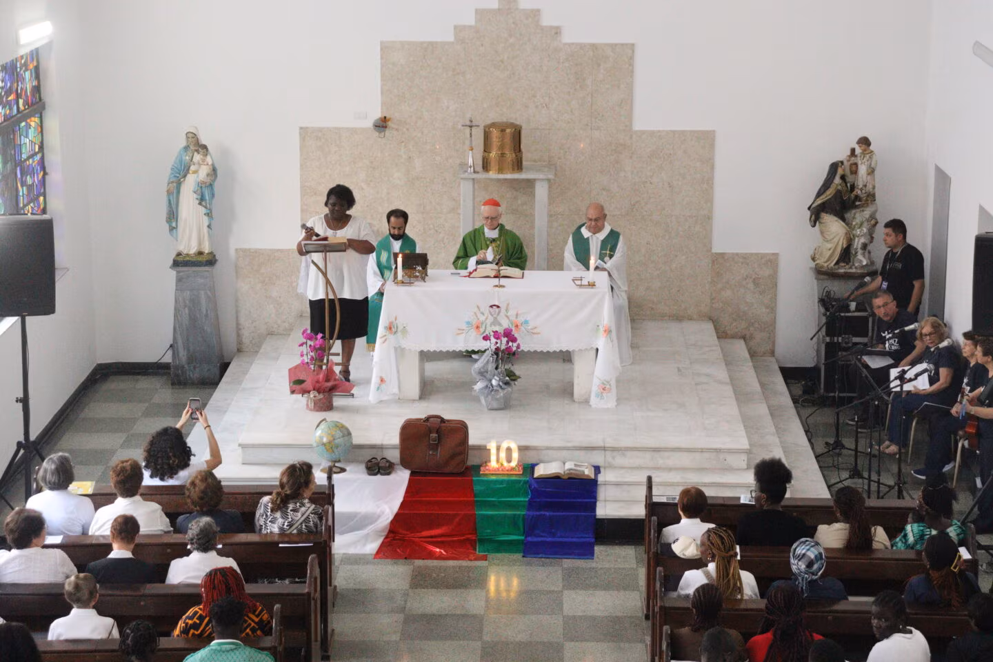 Cardeal preside missa pelos 10 anos da Missão Scalabriniana do Pari - Jornal O São Paulo