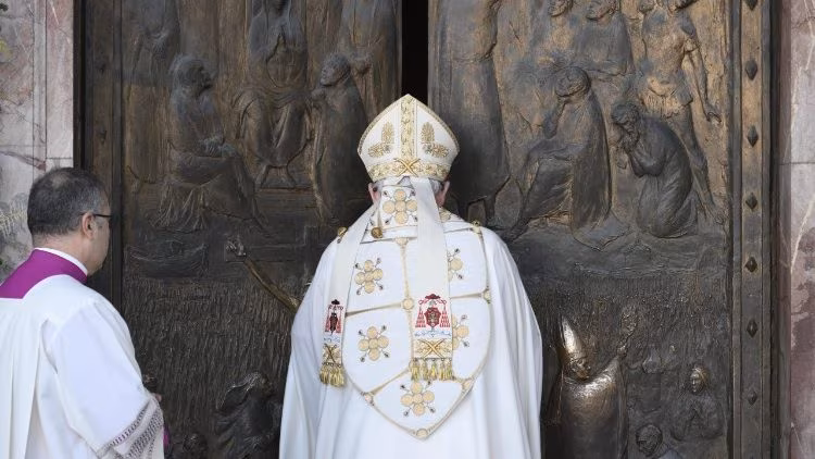 Jubileu 2025: porta santa da Basílica de São Paulo Fora dos Muros é fechada