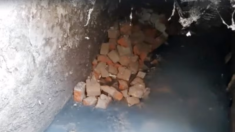 Thieves Rob UP Jewellery Shop