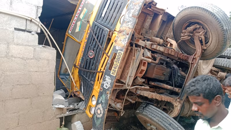 Chikkaballapura Tipper Rammed Into Hotel