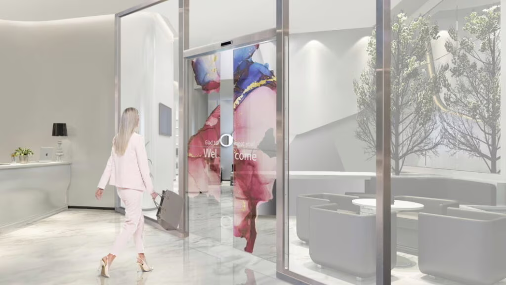 Gli schermi LG OLED utilizzati come porte scorrevoli. Credits: LG Electronics