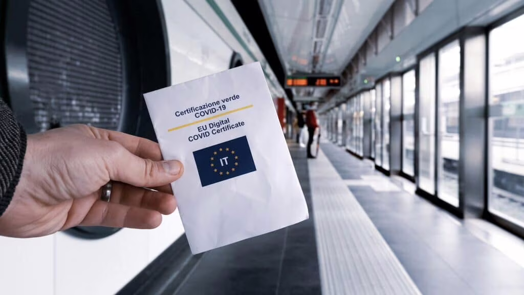 Il green pass potrebbe essere inserito in un microchip?