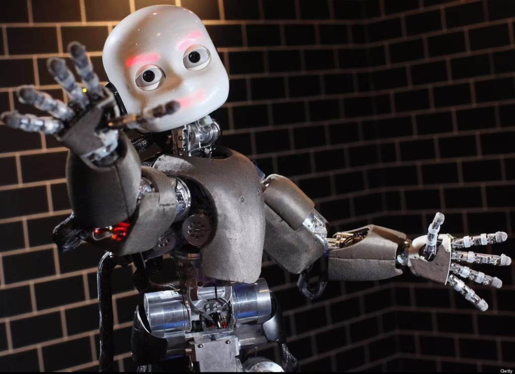 iCub, il baby-robot ora sta in piedi