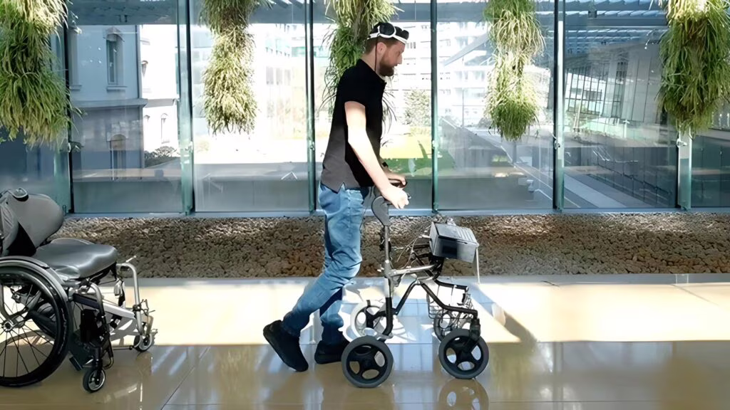 Un uomo paralizzato ritorna a camminare grazie ad un “ponte digitale”