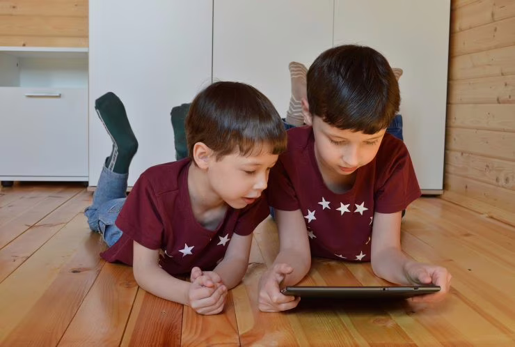 I nativi digitali hanno molta più familiarità con il touchscreen (Pixabay foto) -