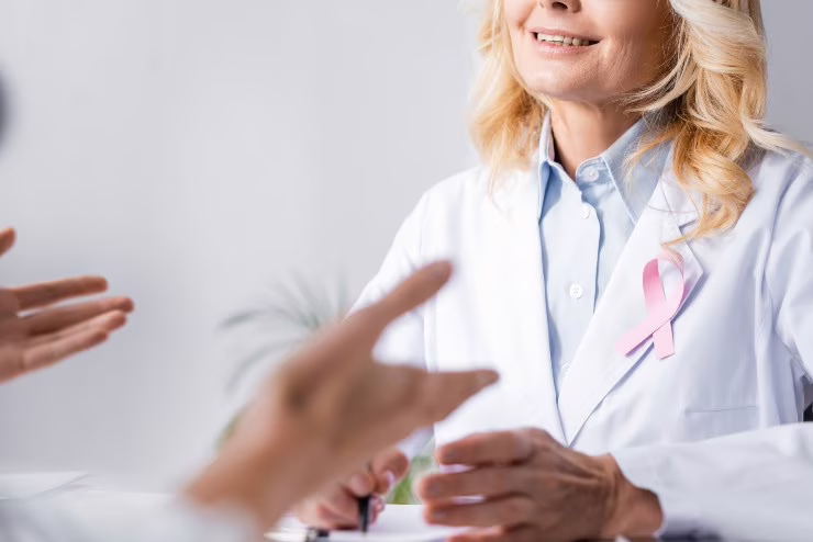 Medico con fiocco rosa