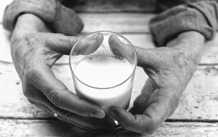 Bicchiere di latte (Pixabay foto)