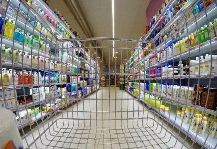 Carrello in un supermercato