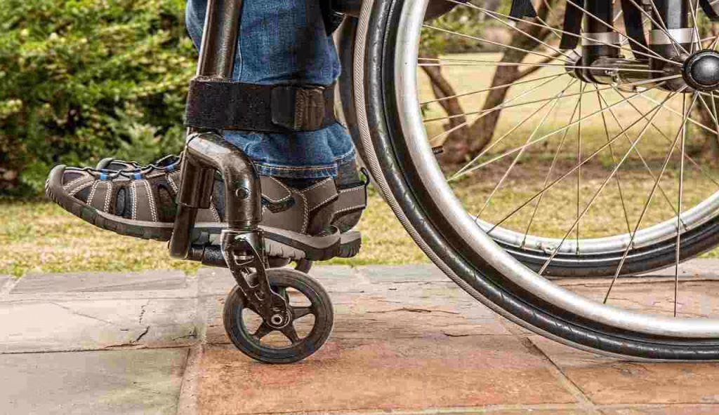 Paraplegico sulla sedia a rotelle (Pixabay Foto) - www.biomedicalcue.it