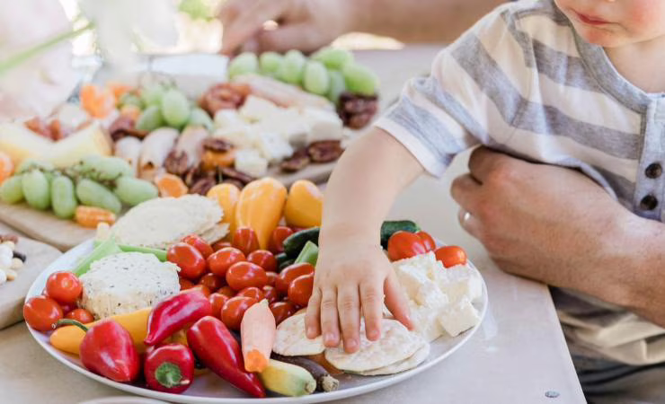 Bambino mangia