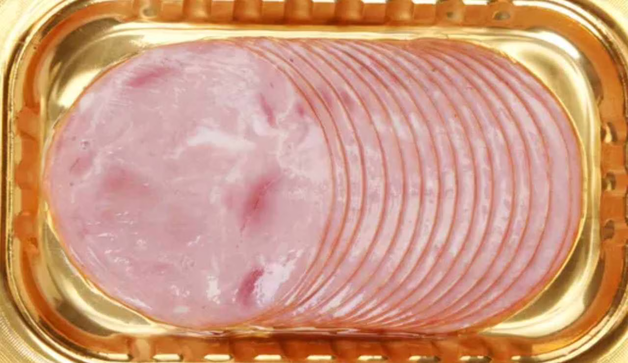 Salumi in vaschetta (Depositphotos foto)