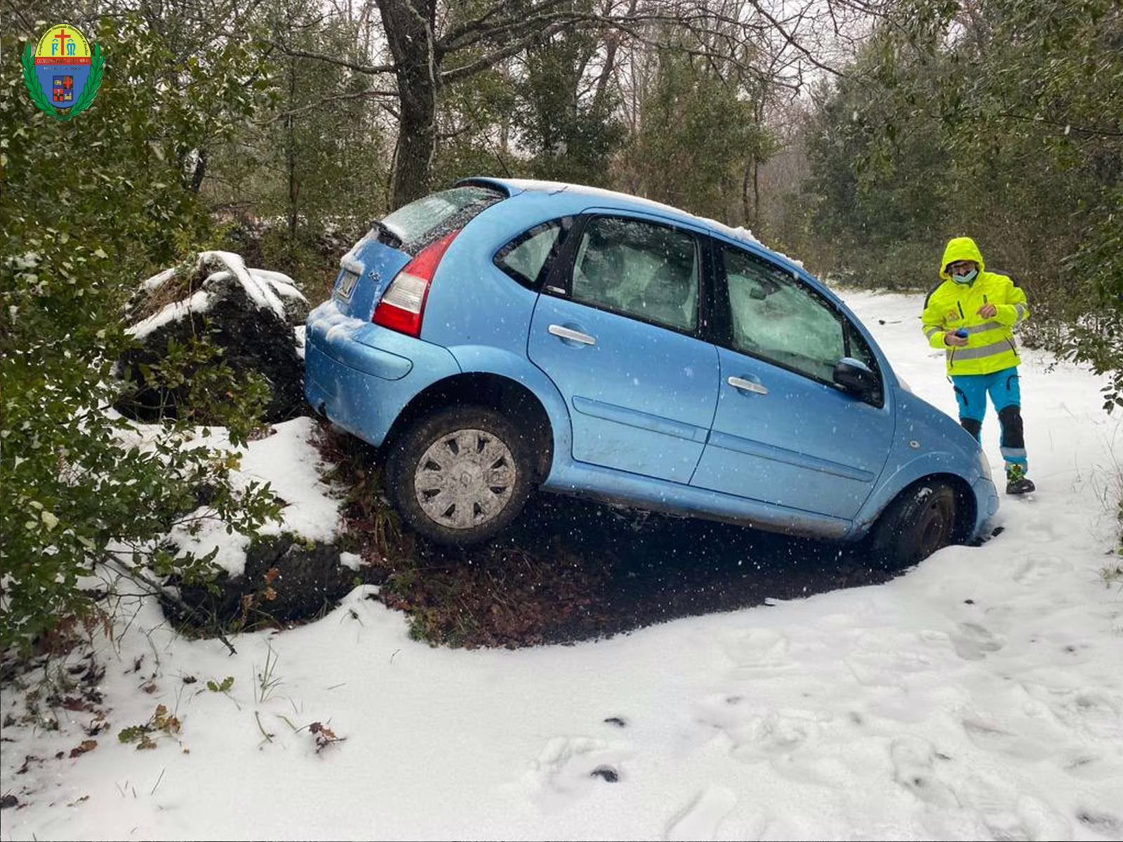 Bloccato dalla neve non fa ritorno a casa, salvo
