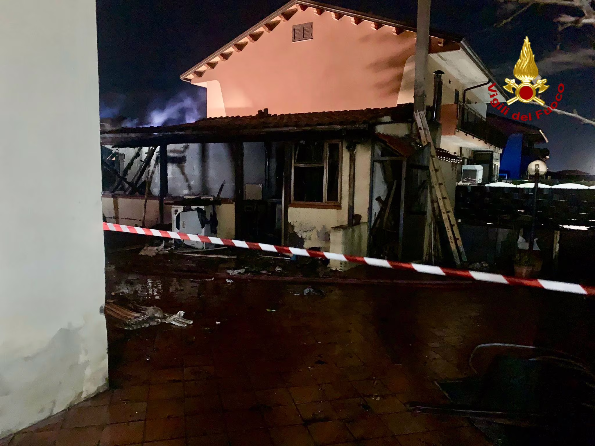 Scoppia cucina a gas, a fuoco villetta tra panico e paura