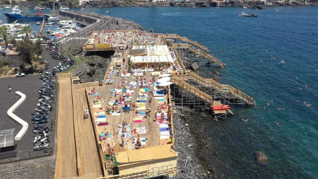 Estate amara sul “mare di città”: da piazza Europa a San Giovanni Li Cuti spiagge off-limits