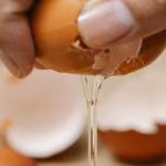 Albumi avanzati, non buttarli mai: ecco la ricetta salva cena pronta in 5 minuti | Il piatto proteico low cost e anti spreco