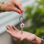 ULTIM’ORA – In questo paesino tutto bianco si svendono case a 30.000€, ne compri una e ti assegnano in automatico un lavoro | No ristrutturazione