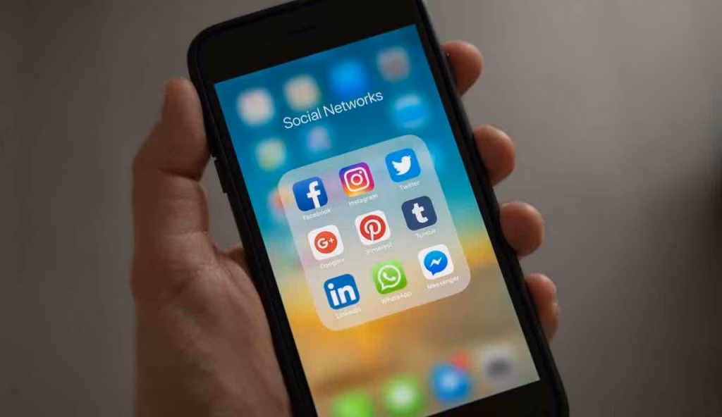 social (pexels) - cataniaoggi
