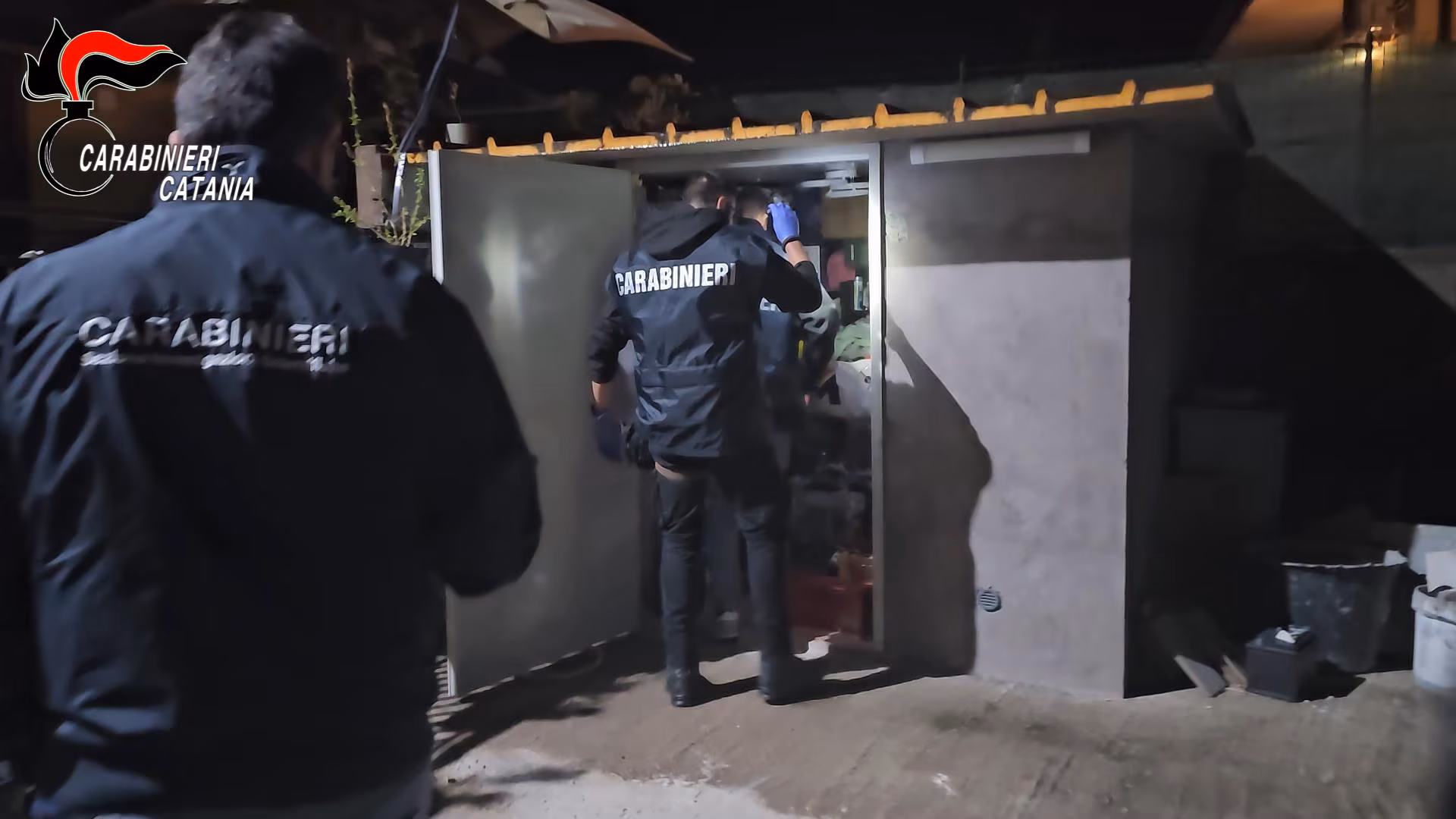 Rapine in villa e riti propiziatori: blitz dei carabinieri a Catania, sette arresti