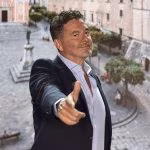 Rai 2, “Lo Spaesato” in Sicilia: Mammucari a Trecastagni