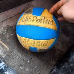 Il pallone viaggiatore: da Catania alla Calabria spinto dalla furia di Harry