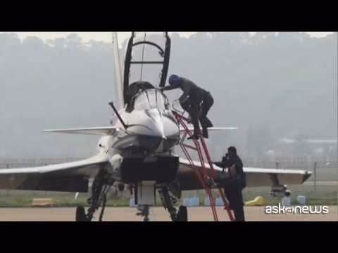 Cina esibisce il lato femminile della sua Forza aerea