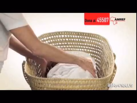 Ogni giorno 400 donne muoiono di parto in Africa, appello Amref