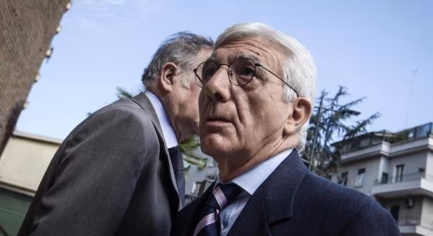 L'ex capo della Polizia Gianni De Gennaro arriva ai funerali del senatore a vita Emilio Colombo nella chiesa di Santa Emerenziana, Roma, 26 giugno 2013. ANSA/ANGELO CARCONI