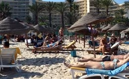 spiaggia turisti mare