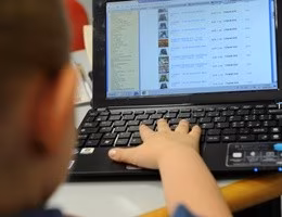 FAMIGLIE SEMPRE PIU' TECNOLOGICHE, IL 95% USA PC PORTATILI